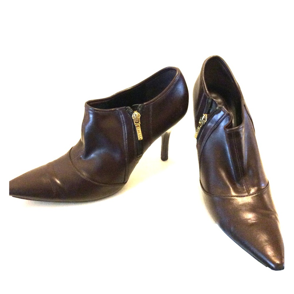 Dark brown pointy toed Guess booties